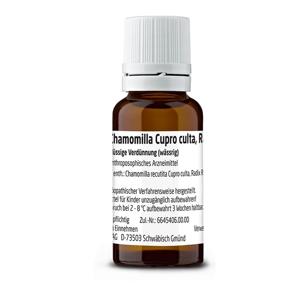 Eine Flasche Weleda Chamomilla Cupro culta, Radix Rh D3 Tropfen mit Etikett.
