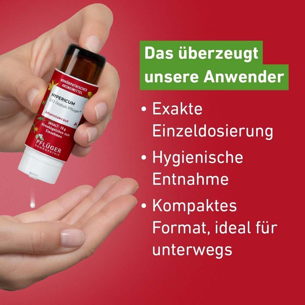 Hand gibt Globuli aus einem Fläschchen Hypericum D6 Globuli Pflüger.