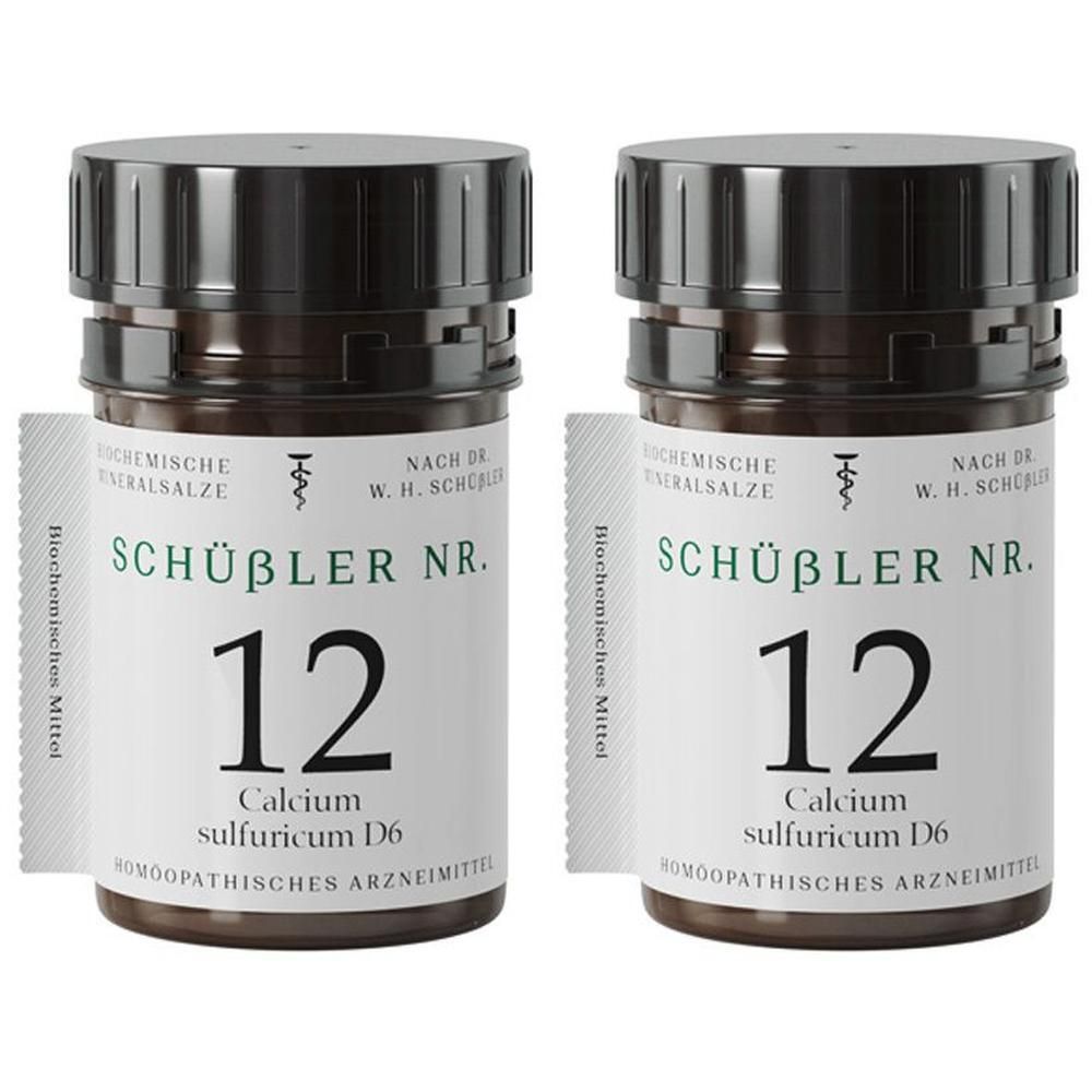 Zwei braune Tablettenbehälter mit schwarzem Deckel. Aufschrift: SCHÜBLER NR. 12 Calcium sulfuricum D6. Beiliegend ein Beipackzettel.