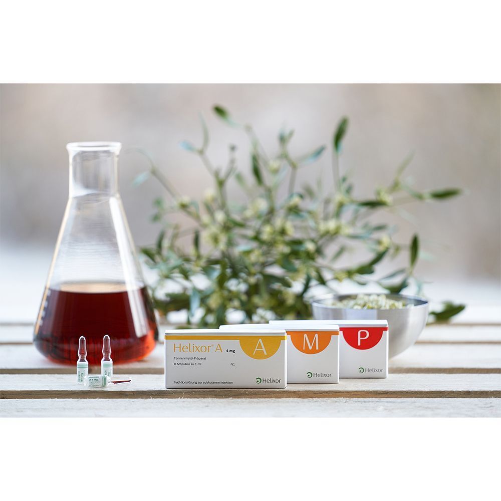 Helixor P Ampullen und Packungen A, M, P mit Becherglas und Pflanzenteilen.