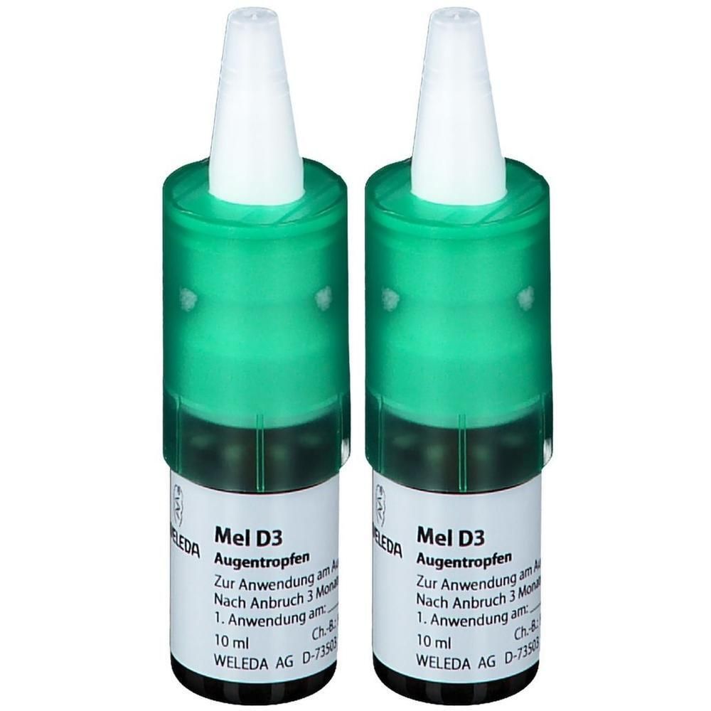 Zwei Fläschchen mit grünen Kappen und weißen Spitzen. Aufschrift: Mel D3 Augentropfen, 10 ml. Marke: WELEDA.