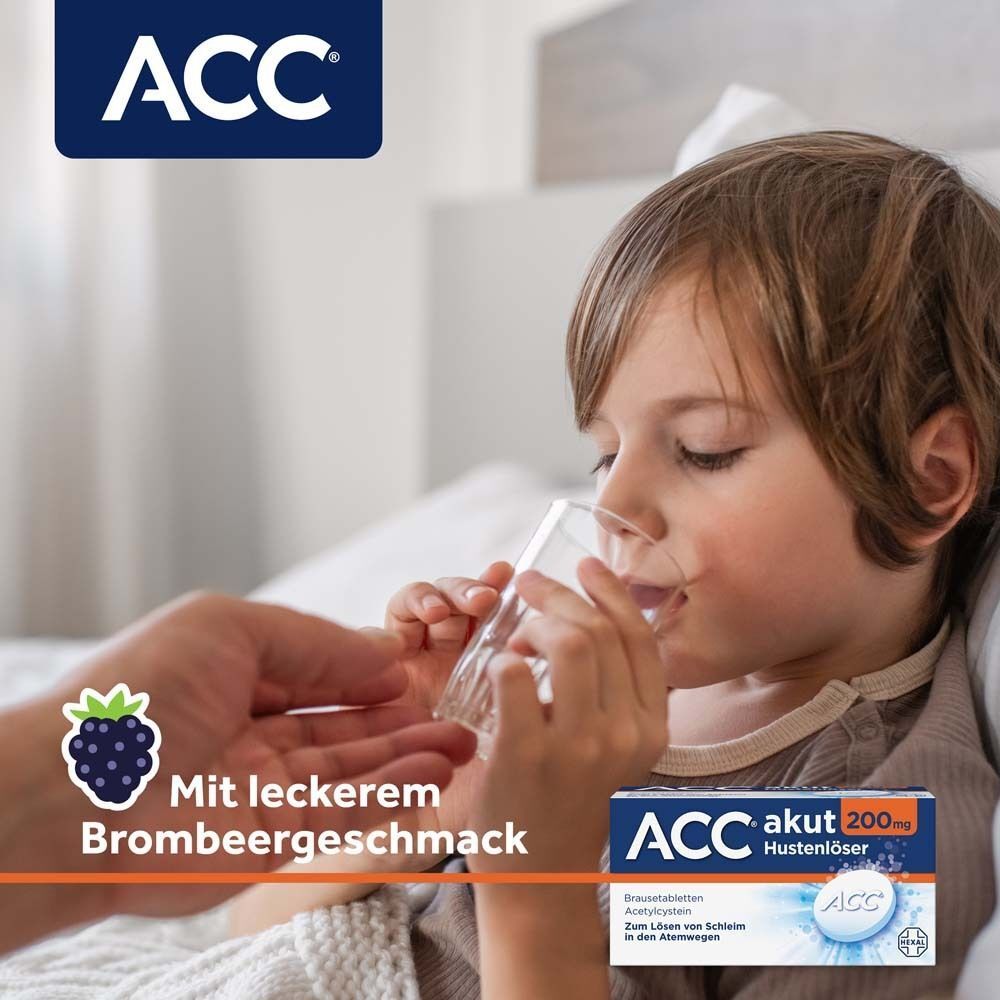 Kind trinkt ein Glas Wasser mit einer ACC akut 200mg Brausetablette.