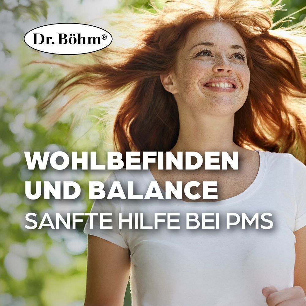 Lächelnde Frau mit roten Haaren im Freien, Text: Wohlbefinden und Balance, Sanfte Hilfe bei PMS.