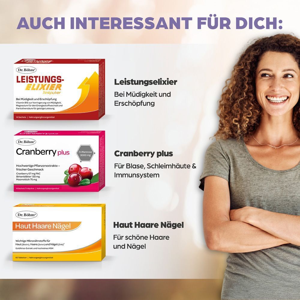 Frau lächelt neben drei Dr. Böhm Produkten: Leistungs-Elixier, Cranberry plus, Haut Haare Nägel.