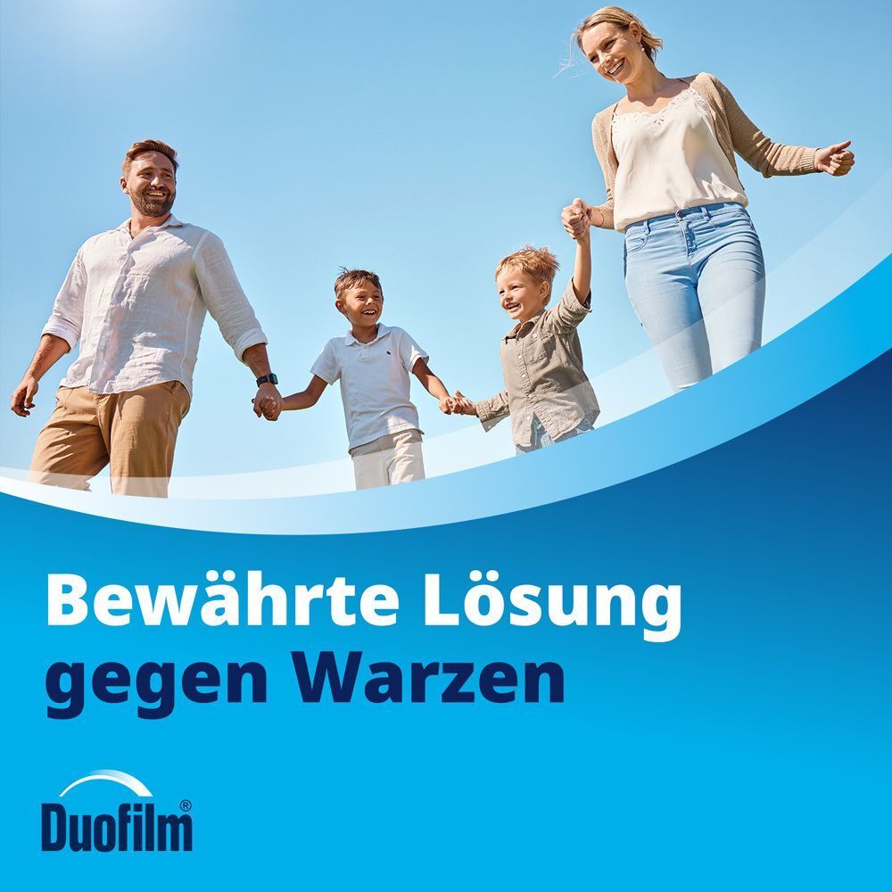 Glückliche Familie, die Duofilm Lösung gegen Warzen verwendet.