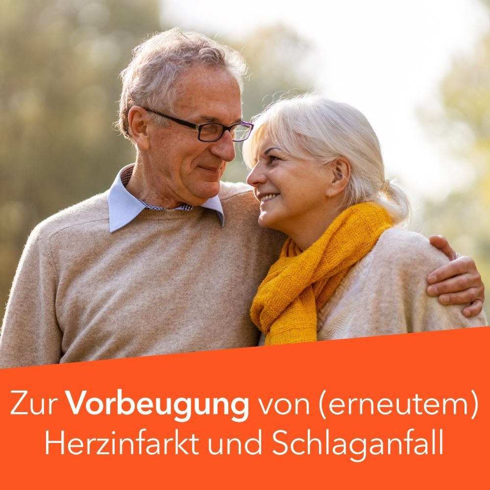 Älteres Paar im Freien, das sich lächelnd ansieht. Text: Zur Vorbeugung von (erneutem) Herzinfarkt und Schlaganfall.