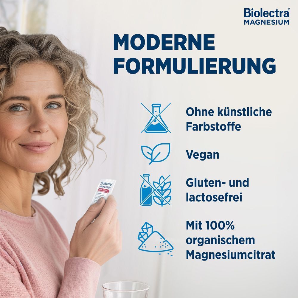 Frau hält BIOLECTRA Magnesium-Portionsbeutel. Ohne Farbstoffe, vegan, gluten- und laktosefrei.