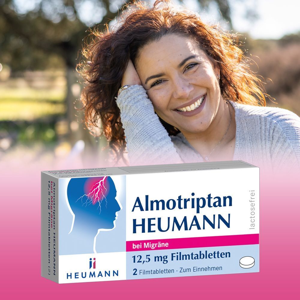 Almotriptan Heumann 12,5 mg Filmtabletten gegen Migräne, mit lächelnder Frau im Freien.