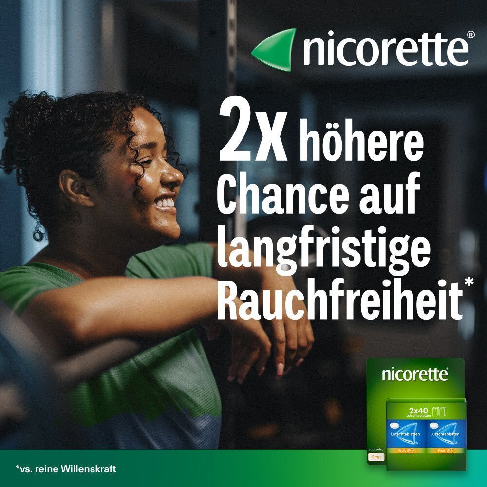 Frau in Sportkleidung lächelt. "2x höhere Chance auf langfristige Rauchfreiheit."