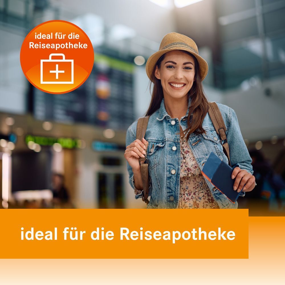 Eine Frau am Flughafen mit einem Erste-Hilfe-Kasten-Symbol, "ideal für die Reiseapotheke".