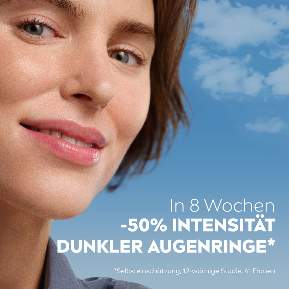 Nahaufnahme eines Gesichts mit Text: In 8 Wochen -50% Intensität dunkler Augenringe.