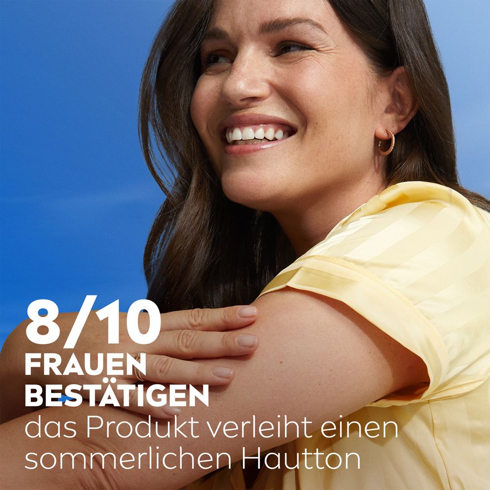 Lächelnde Frau mit strahlendem Hautton. 8/10 Frauen bestätigen den sommerlichen Hautton.