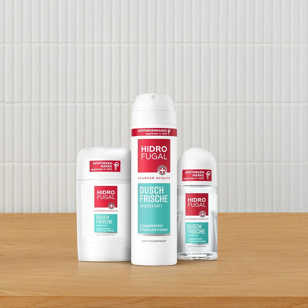 Drei Hidrofugal Produkte: Stick, Aerosoldose und Roll-on. Dusch Frische Varianten.