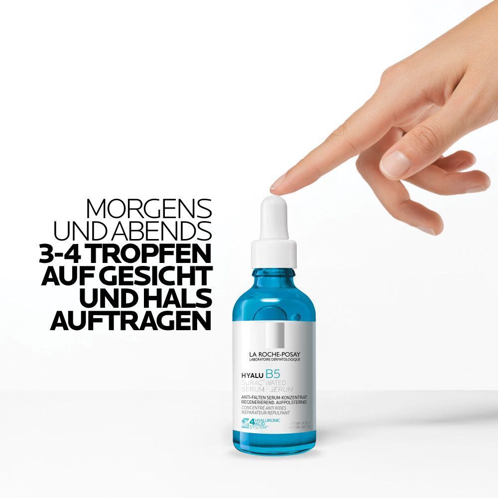 Hand zeigt auf La Roche Posay Hyalu B5 Serum Flasche. Text erklärt Anwendung: 3-4 Tropfen morgens und abends.