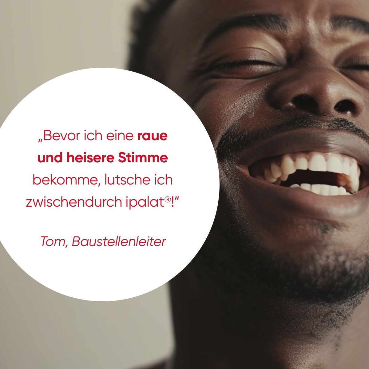 Mann lacht und zitiert: "Bevor ich eine raue Stimme bekomme, lutsche ich ipalat®."