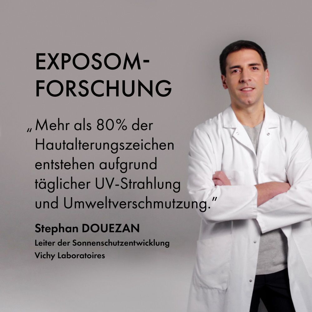 Mann in Laborkittel spricht über UV-Strahlung und Hautalterung. Vichy Capital Soleil UV-Age Daily LSF 50+.