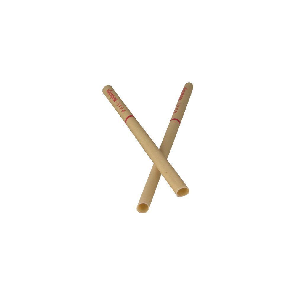 Zwei medesign Ohrkerzen aus Bienenwachs, über Kreuz liegend, mit rotem Band.