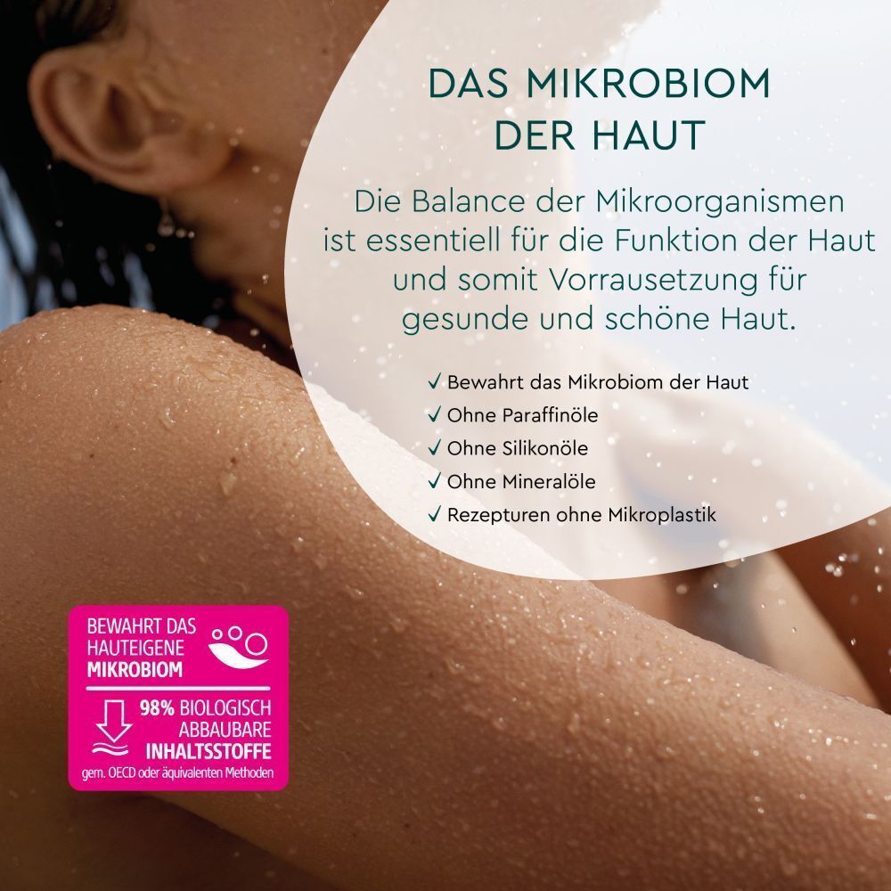 Haut mit Wassertropfen und Text über das Hautmikrobiom und Inhaltsstoffe.