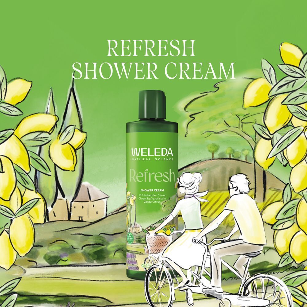 Weleda Refresh Duschcreme Flasche vor einer illustrierten Landschaft mit Zitronen.