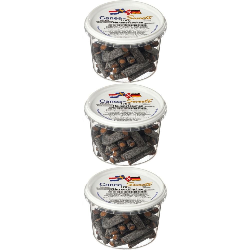 Drei Behälter mit Canea Sweets Hexenstäbchen Lakritz. Klare Kunststoffbehälter mit weißen Deckeln und Etiketten.