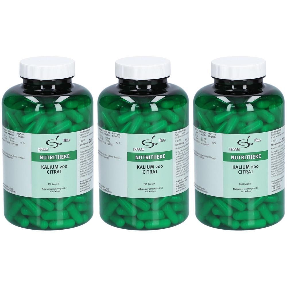 Drei grüne Behälter mit Kalium 200 Citrat Kapseln. Jede Flasche hat ein weißes Etikett mit Produktinformationen.