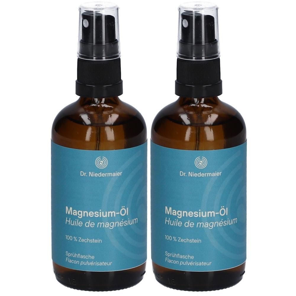 Zwei Flaschen Dr. Niedermaier Magnesium-Öl mit Sprühkopf. Blaue Etiketten mit weißen Wellen.