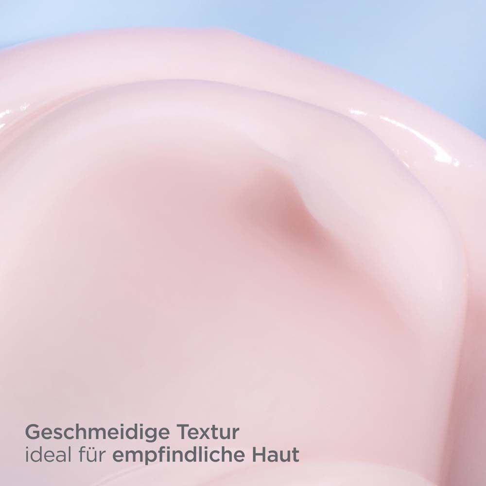 Nahaufnahme der geschmeidigen Textur der ISDINCEUTICS Hyaluronic Moisture Feuchtigkeitscreme.