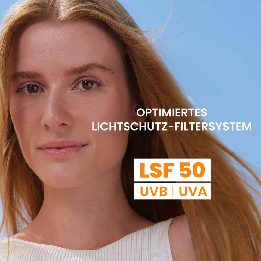 Frau mit blondem Haar, LSF 50 UVB UVA Schutz, optimiertes Lichtschutz-Filtersystem.