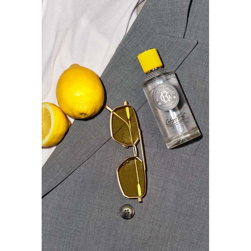 ROGER&GALLET Cologne Twist Eau de Cologne Flasche mit Zitronen und Sonnenbrille.