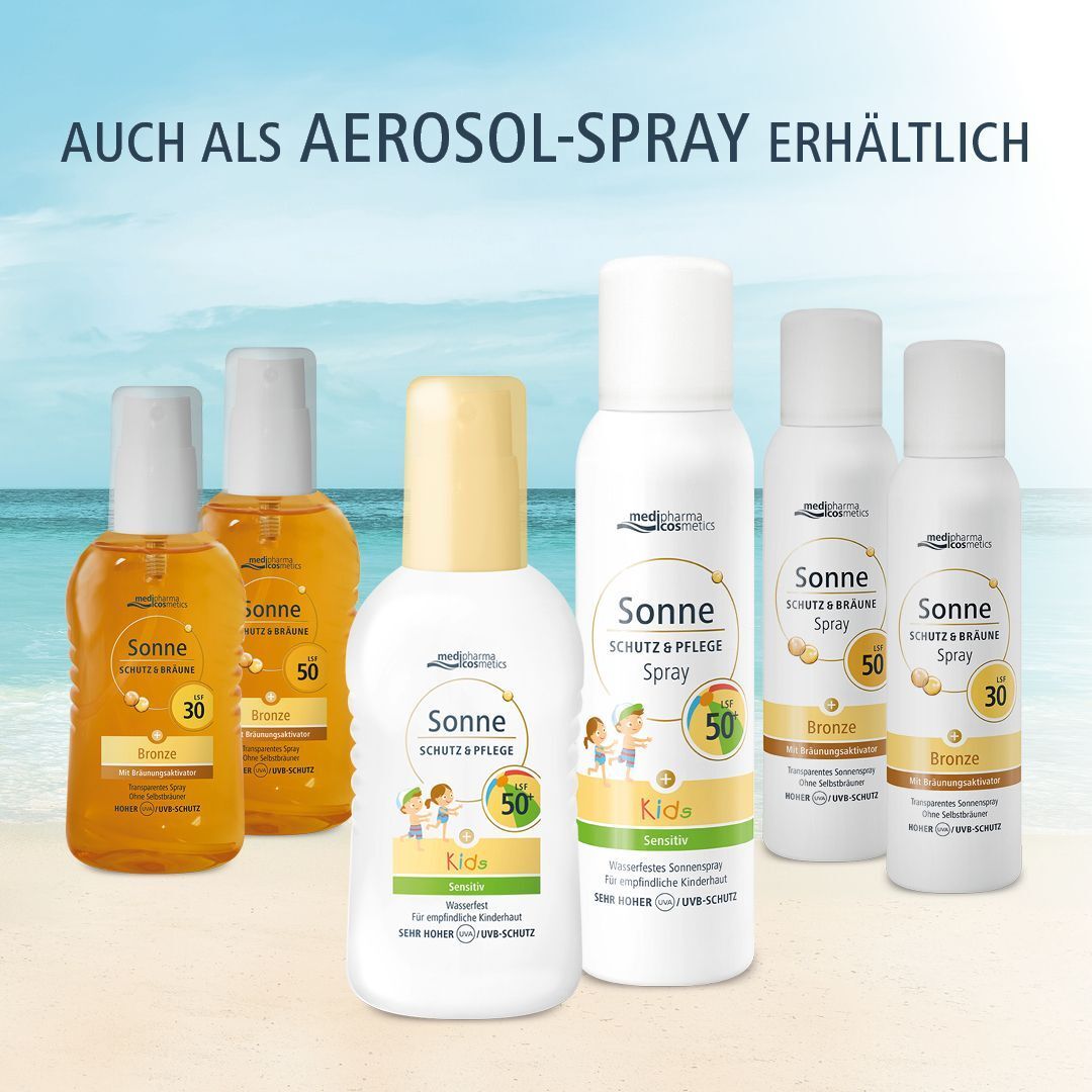 Verschiedene medipharma cosmetics Sonne Produkte am Strand. Inklusive KIDS LSF 50+ und Bronze LSF 30 Sprays.