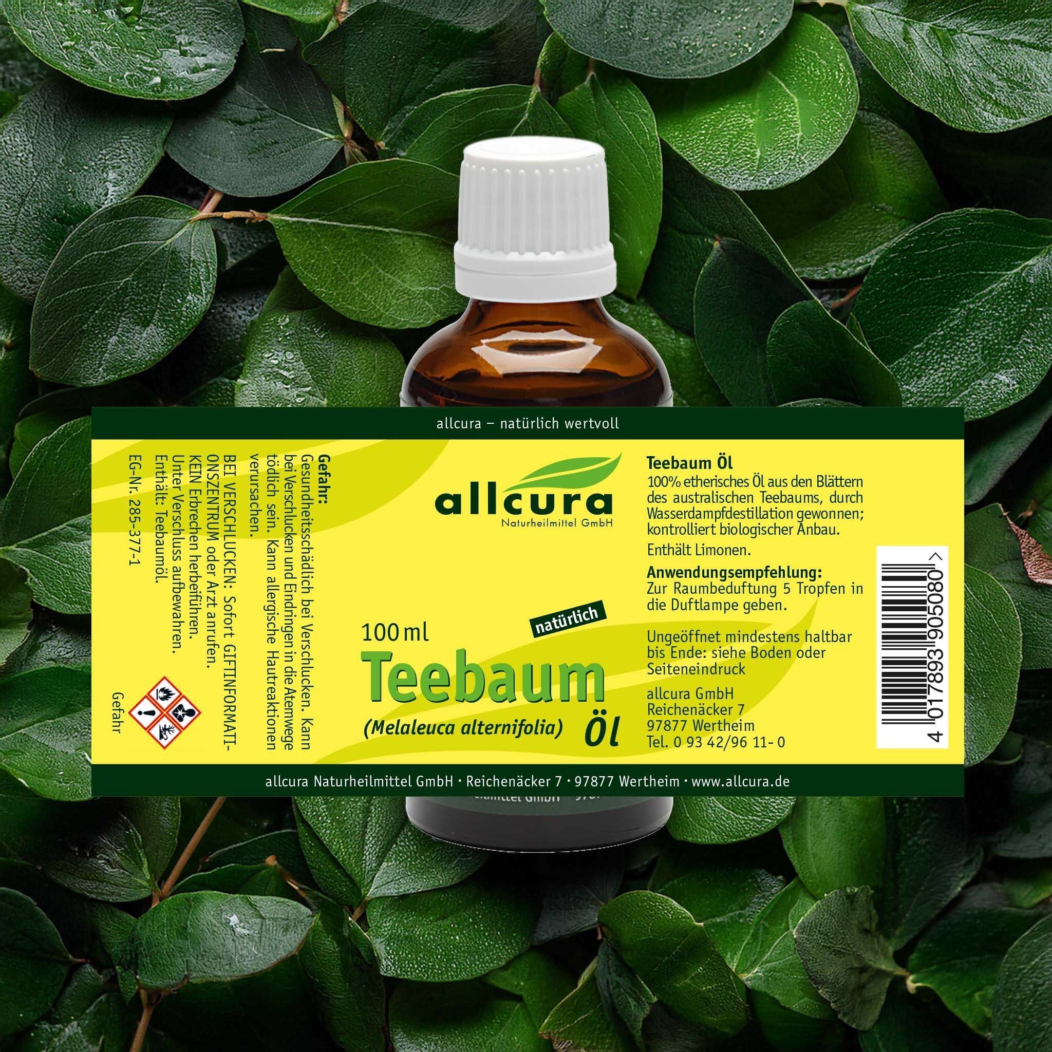 Nahaufnahme einer Flasche allcura Teebaumöl mit detailliertem Etikett und Warnhinweisen.