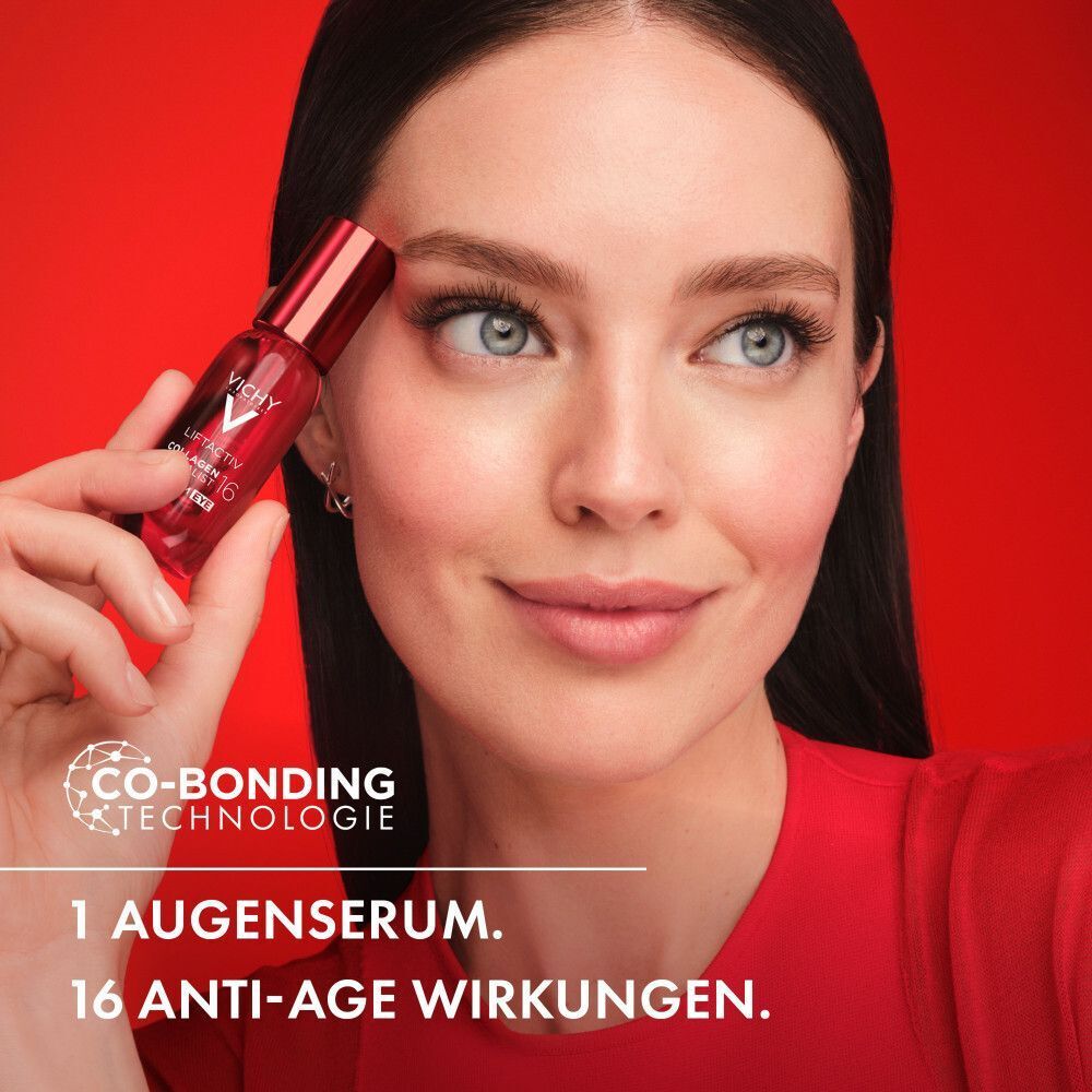 Frau hält Vichy Liftactiv Collagen Specialist 16 Augenserum Fläschchen vor ihr Auge.