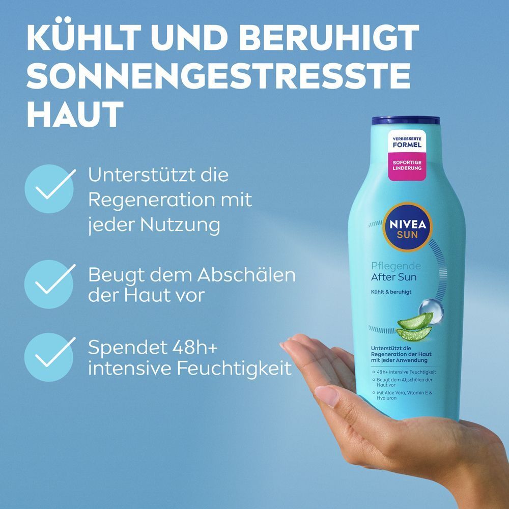 Hand hält NIVEA SUN Pflegende After Sun Lotion. Kühlt und beruhigt sonnengestresste Haut.