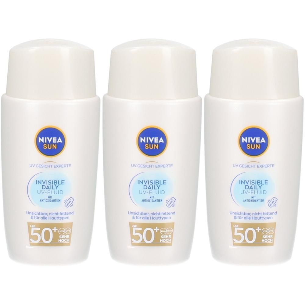 Drei weiße Flaschen NIVEA SUN UV Gesicht Experte mit LSF 50. Die Flaschen haben einen blauen Kreis mit Nivea Sun Logo.