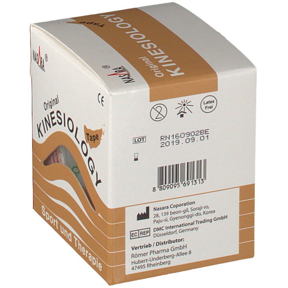 Rückseite einer Packung Kinesiologie Tape, beige. Zeigt Chargennummer, Verfallsdatum und Herstellerinformationen.