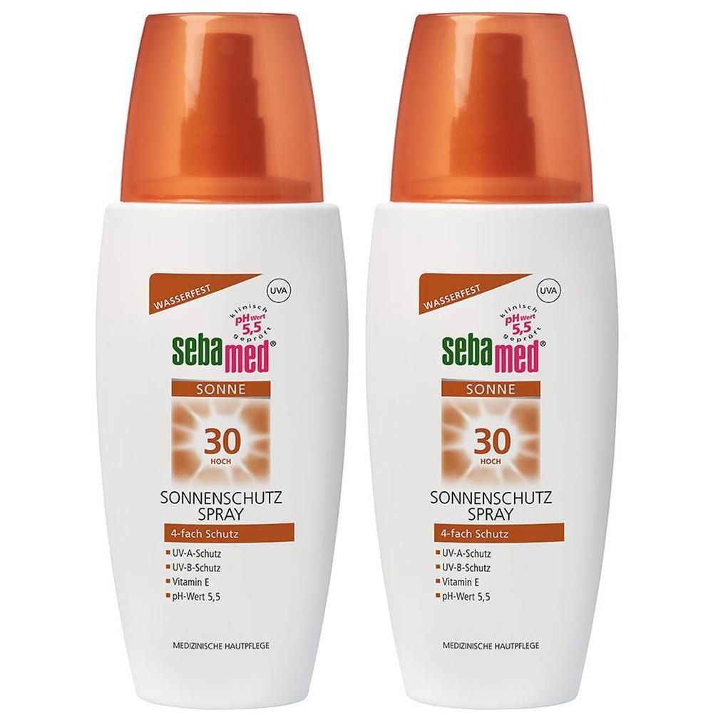Zwei weiße Flaschen sebamed® Sonnenschutz Spray LSF 30 mit orangefarbenen Verschlüssen.