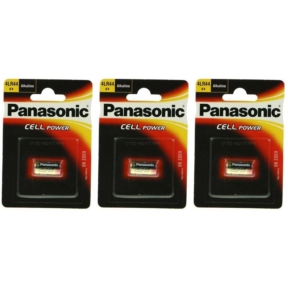 Drei Panasonic 4LR44 6V Alkaline Knopfzellen in Blisterverpackung.