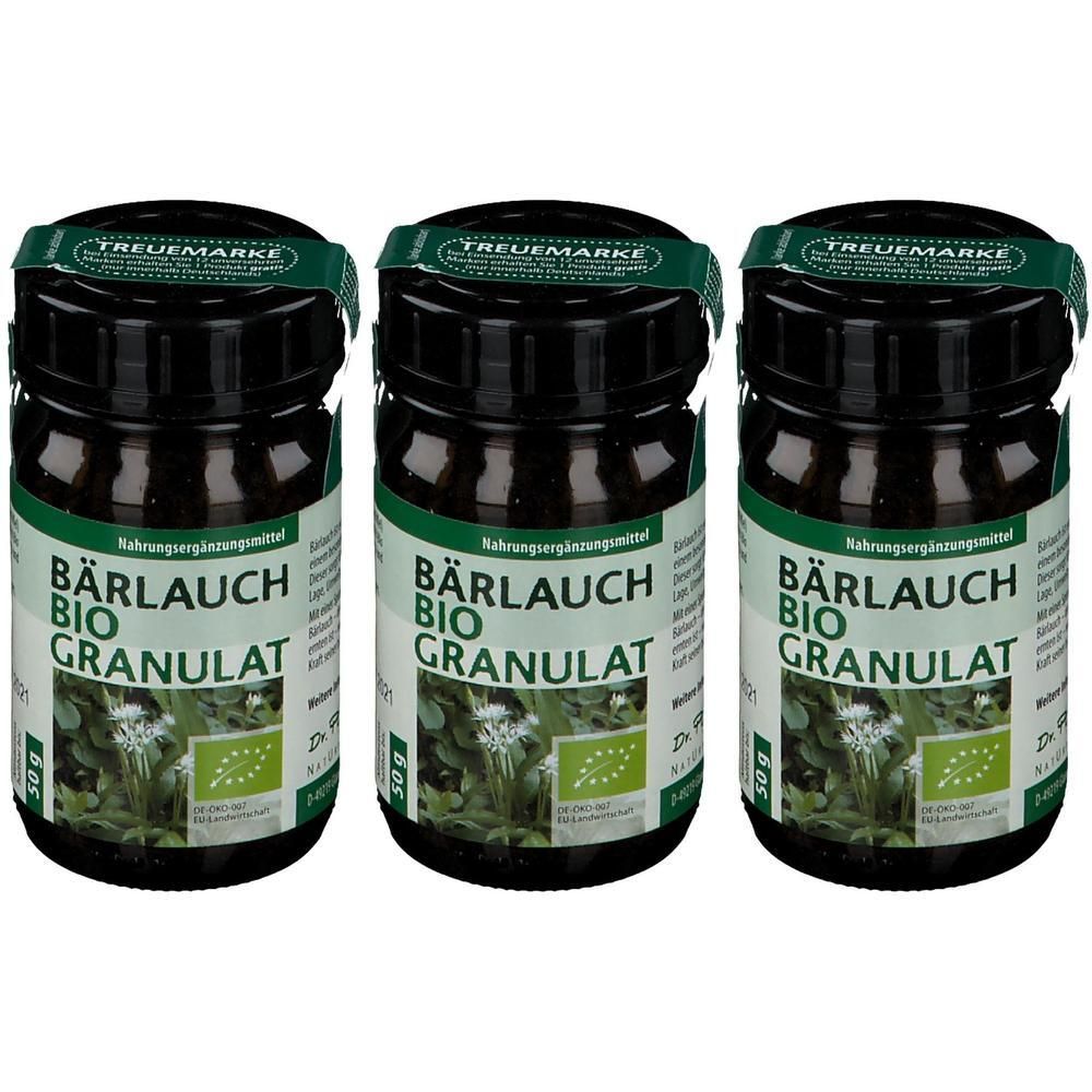 Drei Gläser Bärlauch Bio Granulat mit Etiketten, die eine Pflanze und das Bio-Siegel zeigen.