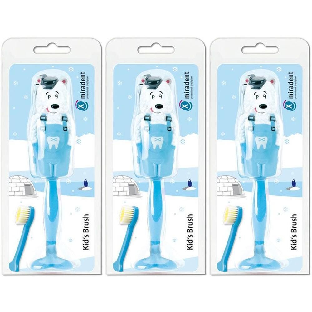 Drei Packungen Miradent Kinderzahnbürsten mit Eisbär-Design und Schutzkappe.