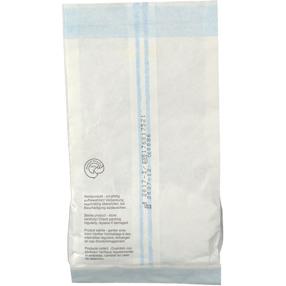 Rückseite einer sterilen aluderm Kompresse 5 cm x 5 cm mit CE-Kennzeichnung und Verfallsdatum.