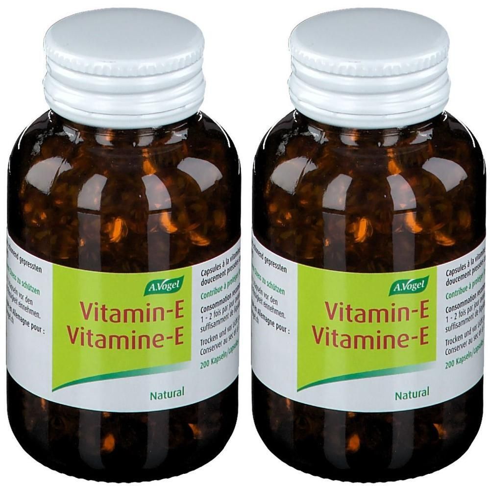 Zwei Braunglasflaschen mit A. Vogel Vitamin-E Kapseln. Weiße Schraubdeckel. Grüne Etiketten mit Produktinformationen.