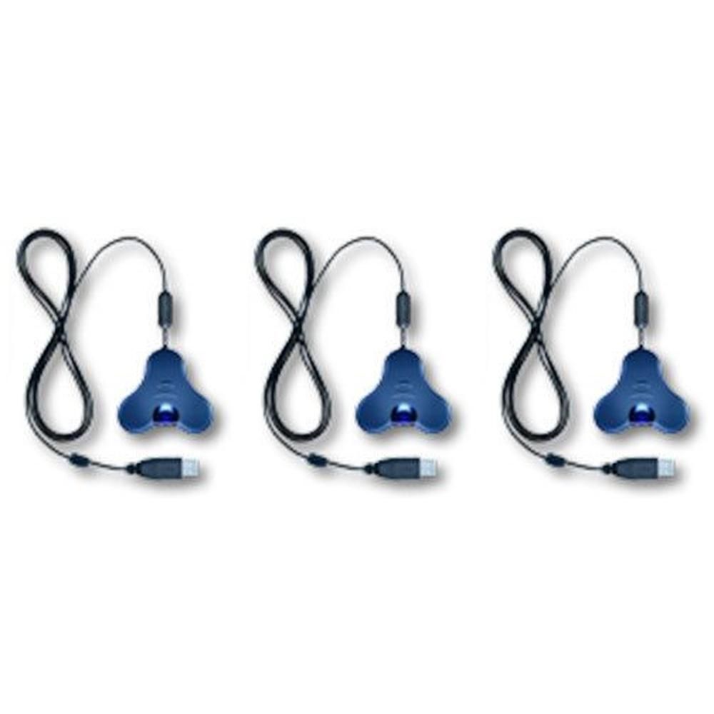 Drei blaue USB-Kabel mit dreieckigen Anschlüssen und integrierten blauen Lichtern.
