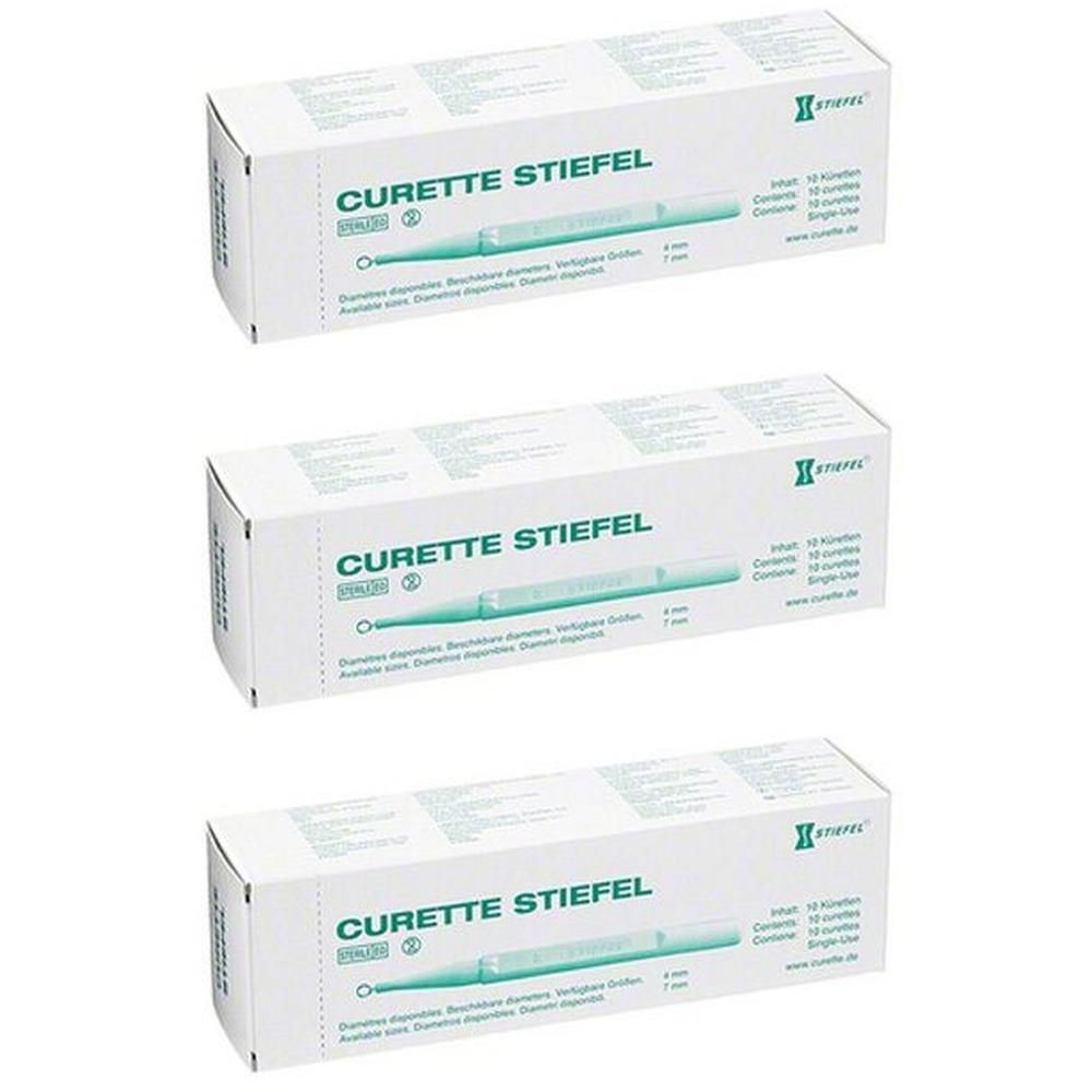 Drei Packungen Curette Stiefel 7mm, jeweils mit 10 Stück. Grüne Markierung und Stiefel-Logo.