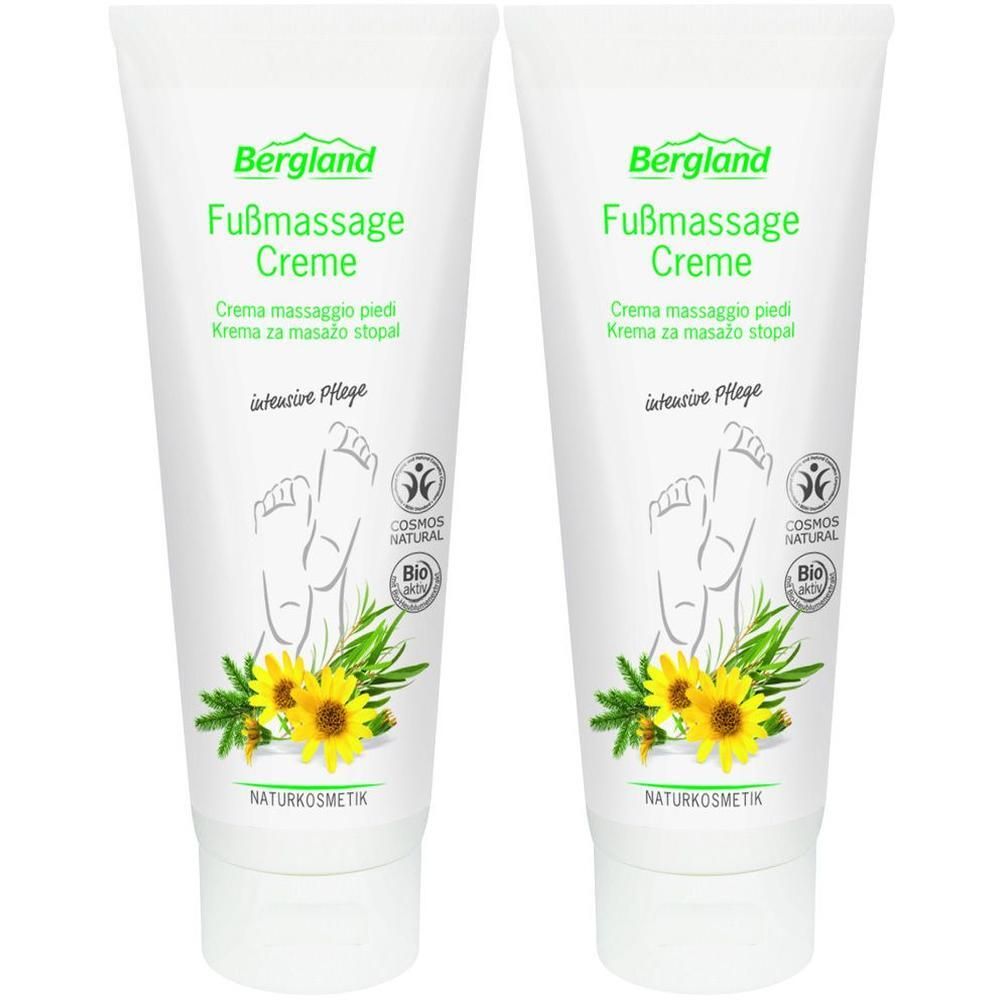 Zwei weiße Tuben Bergland Fußmassage Creme mit Abbildung von Füßen und Blumen. COSMOS NATURAL und Bio Siegel.