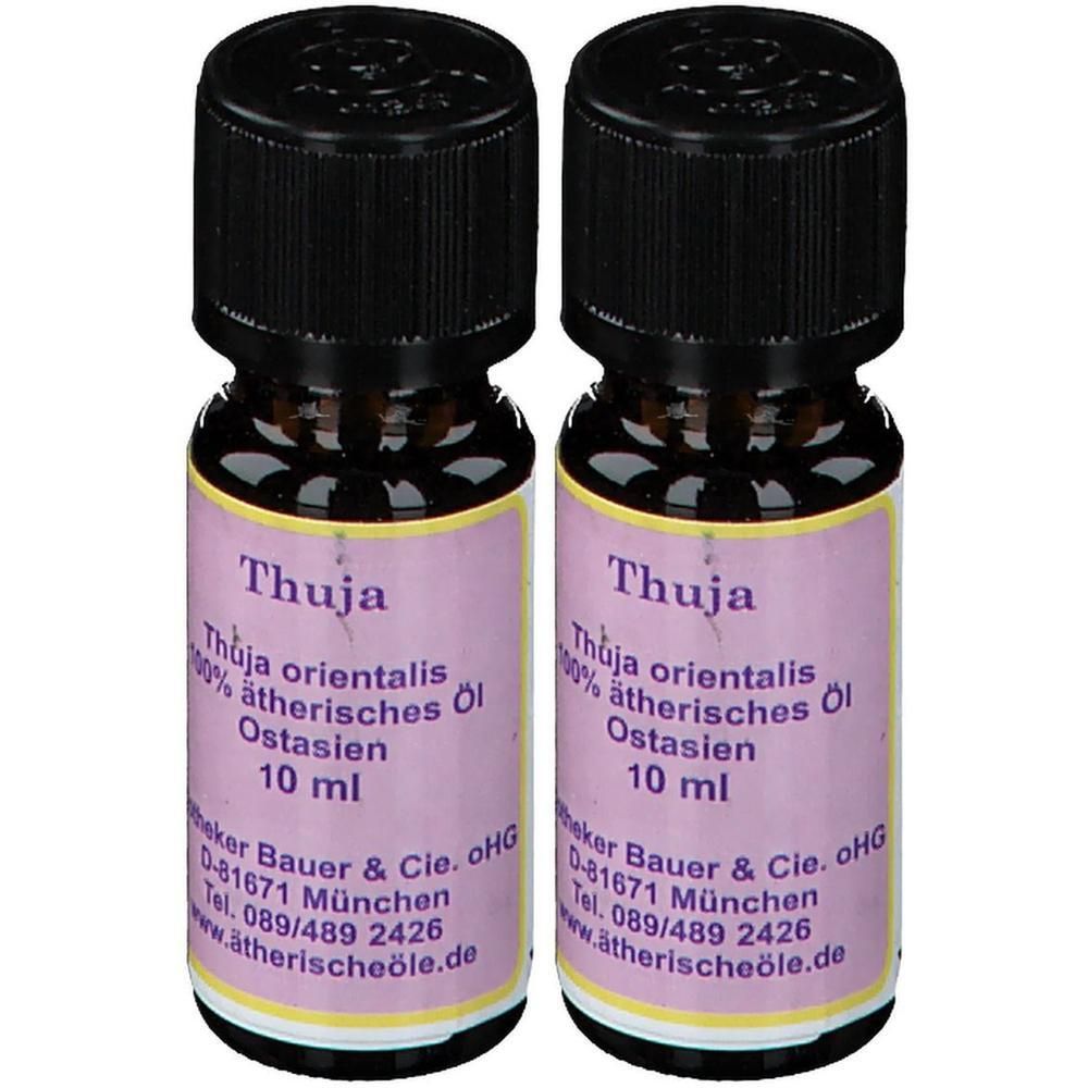 Zwei Fläschchen ätherisches Thujaöl, 10 ml.