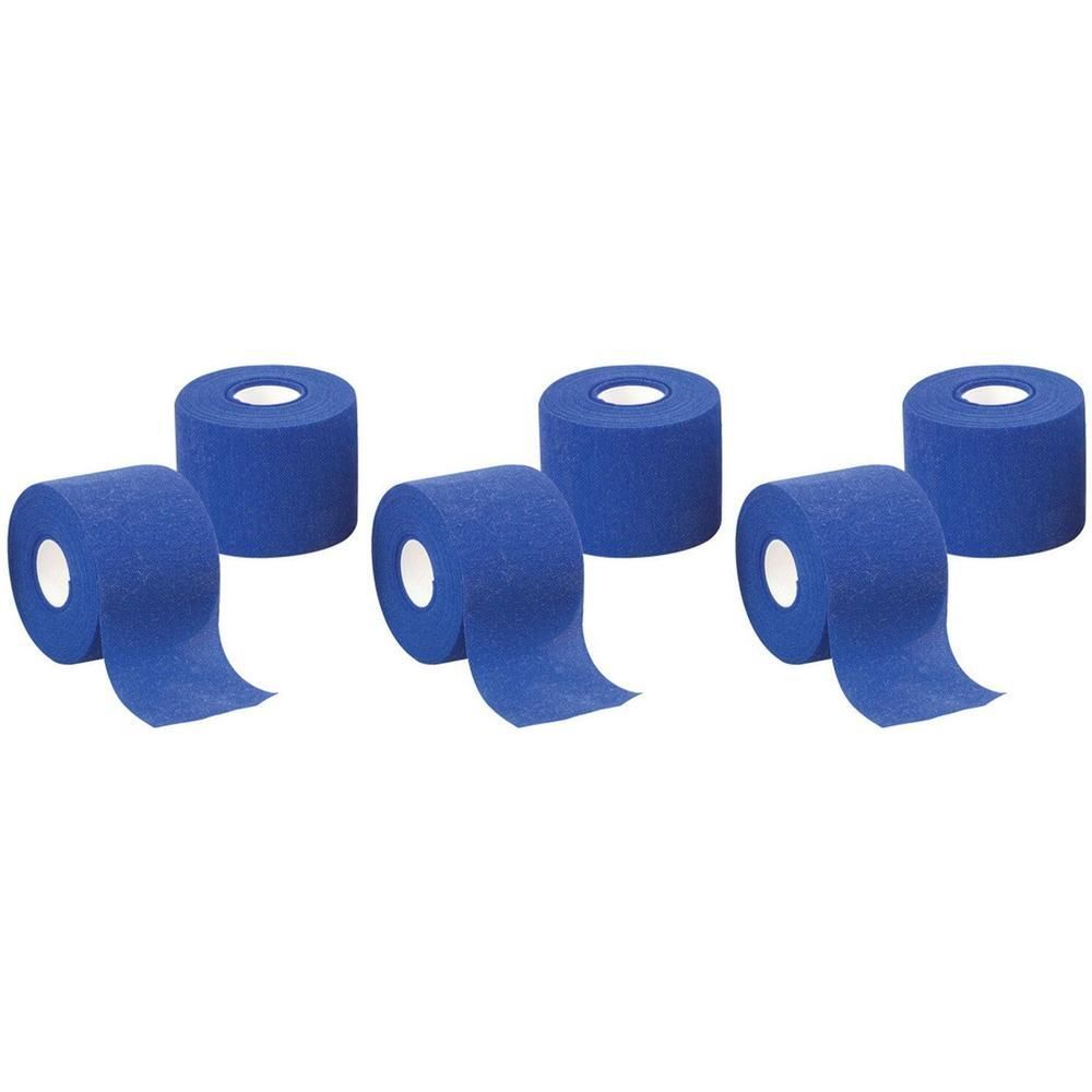 Drei blaue Rollen Verbandmull.