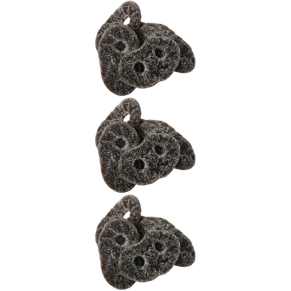 Drei Stapel von drei Lakritzschnecken, bedeckt mit Zucker.
