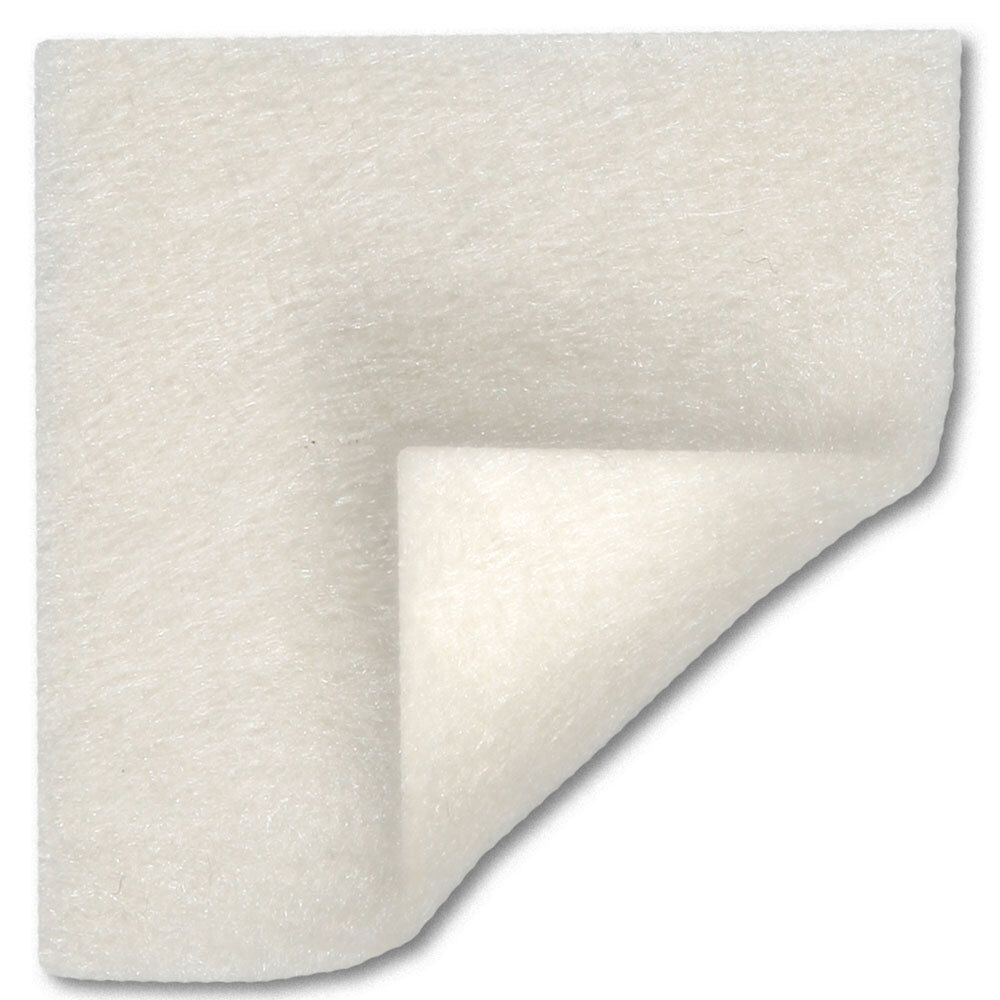 Ein einzelnes, weiches, weißes Melgisorb® Plus Verbandpad.