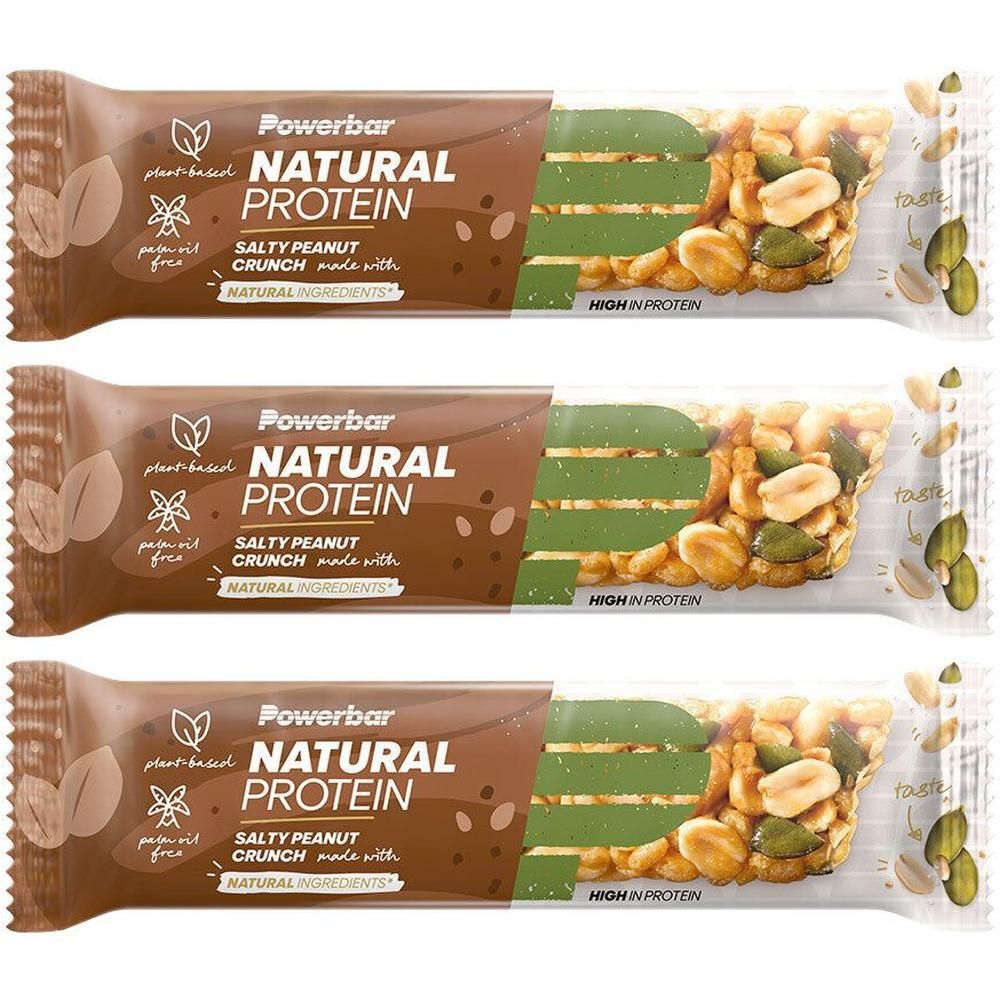 Drei Powerbar Natural Protein Riegel mit Erdnuss-Crunch und Nüssen.