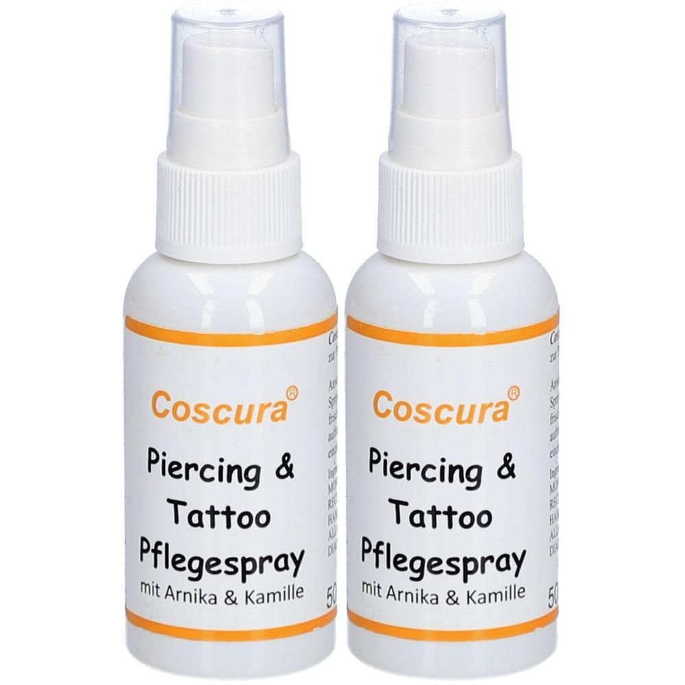 Zwei weiße Sprühflaschen mit Coscura Piercing & Tattoo Pflegespray, 50ml.